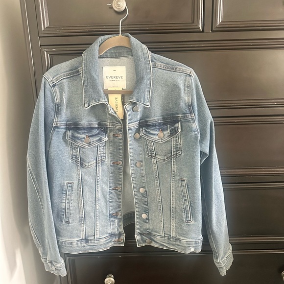 Evereve Jackets & Blazers - Evereve Faded Light Blue Denim Jacket
